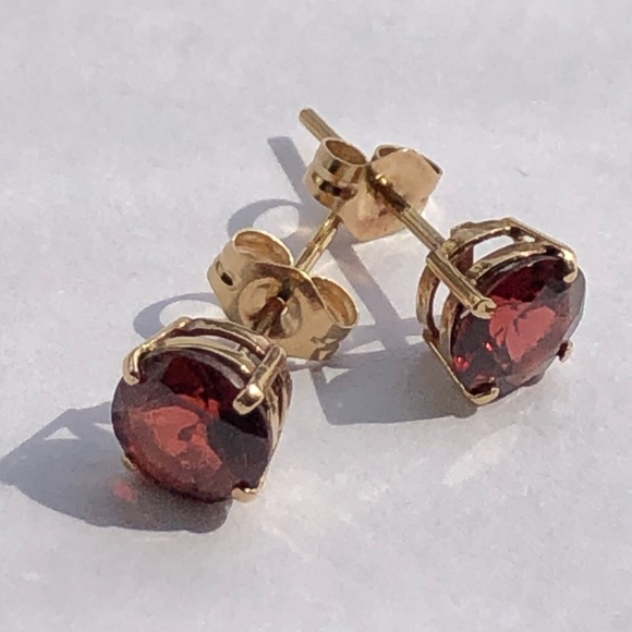 Jewelry - 14K Yellow Gold Garnet Studs/ Earrings